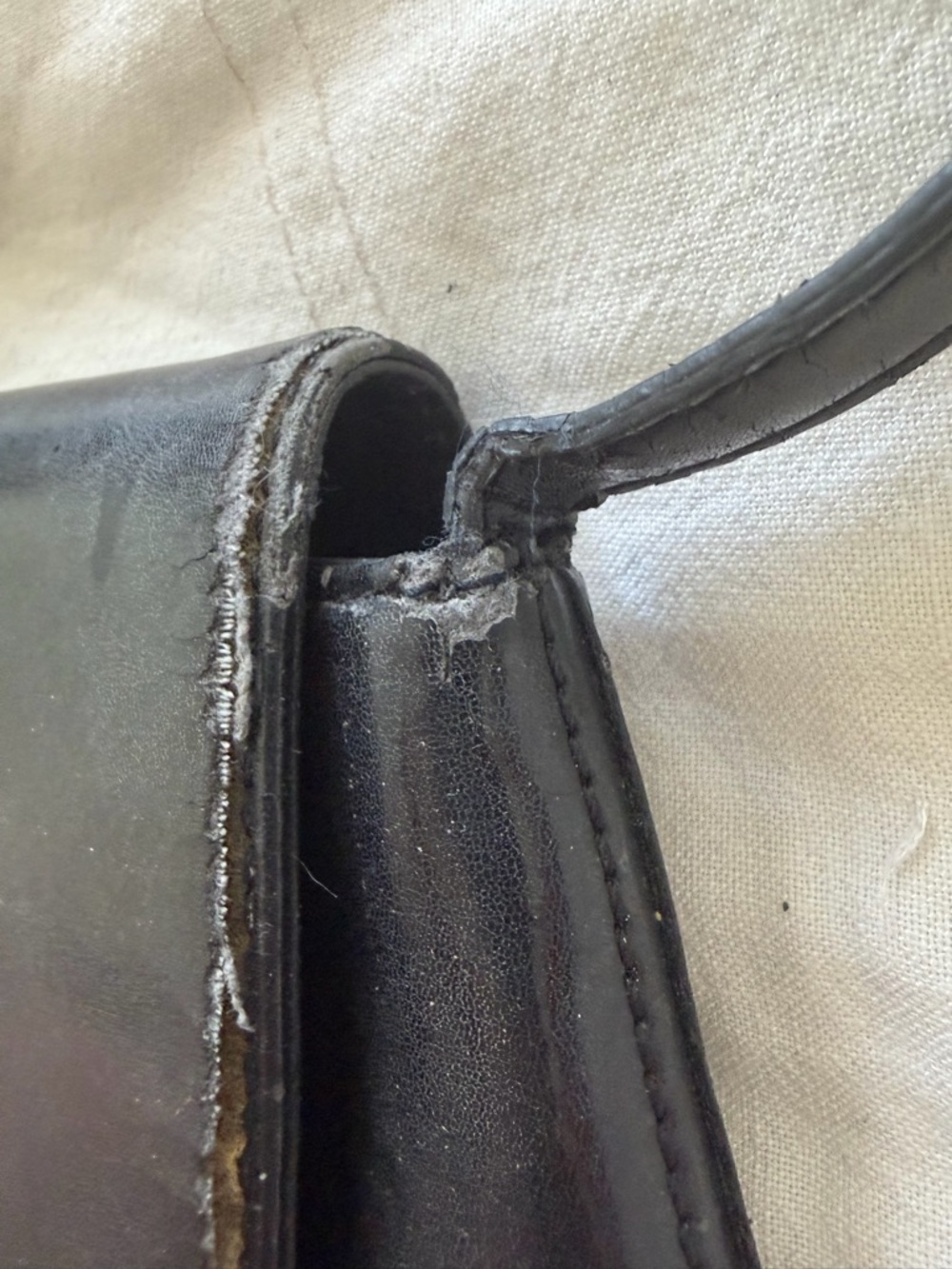 Guess Black Leather Shoulder Bag with Front Flap - Picture 5 of 7